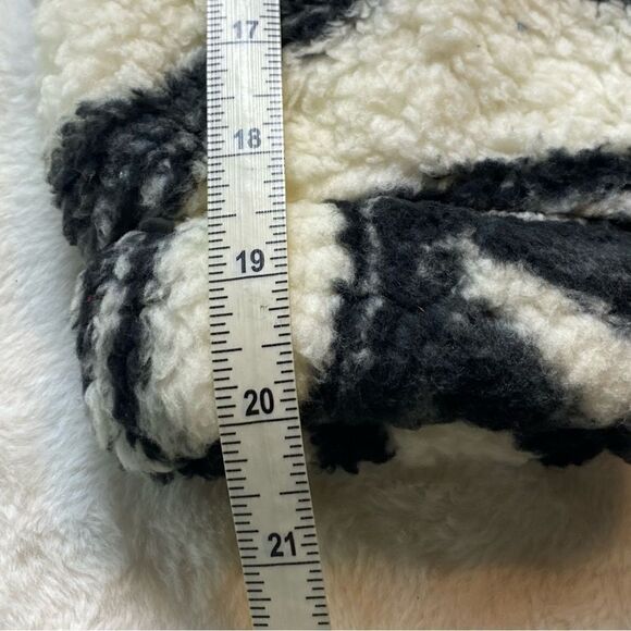 SO Black and White Swirl Design Fleecy1/4 Zip Pullover Size Medium - Picture 11 of 11